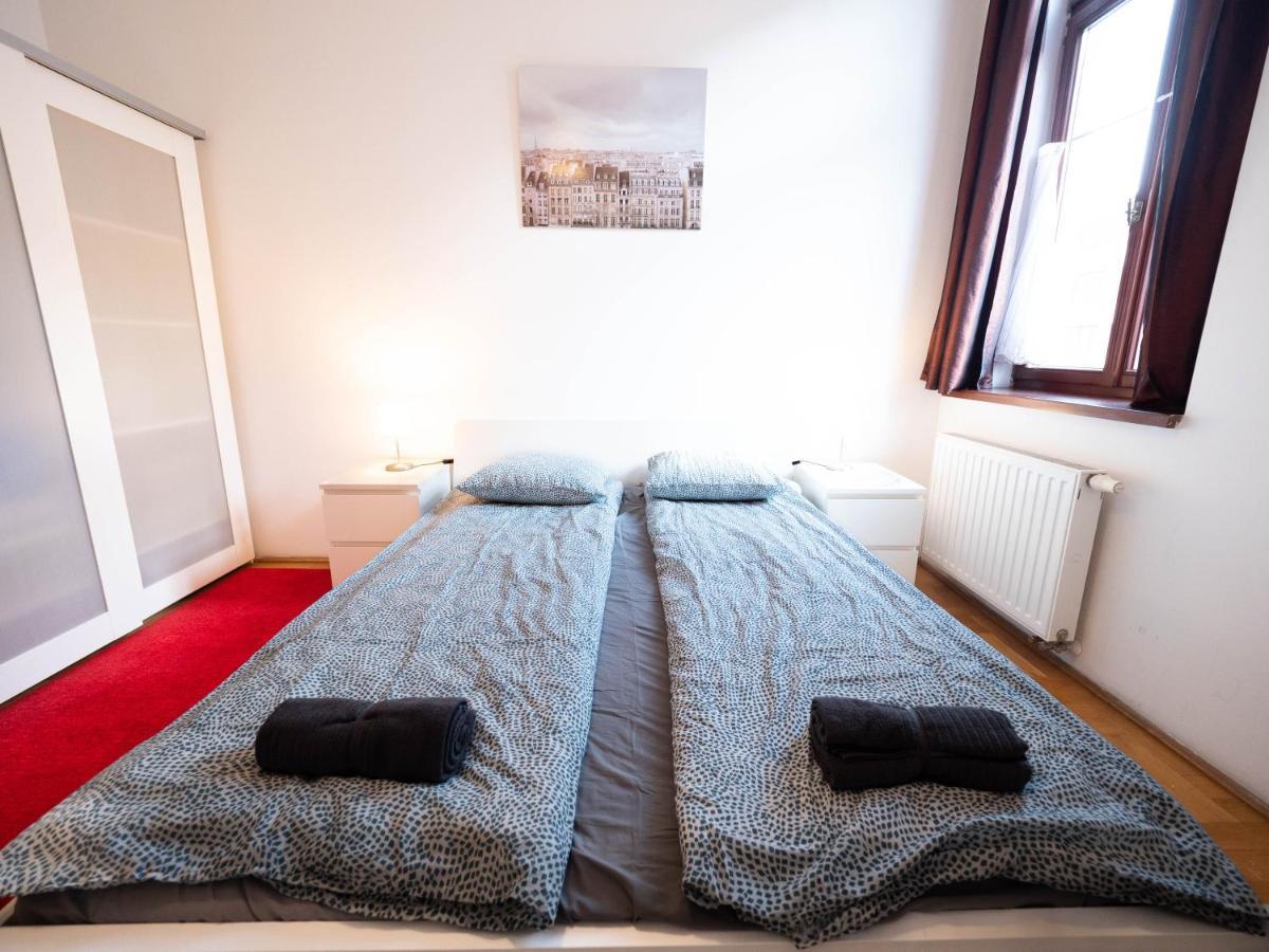 Cozy Central Apt With Garage At Gozsdu Passage Budapest Eksteriør billede