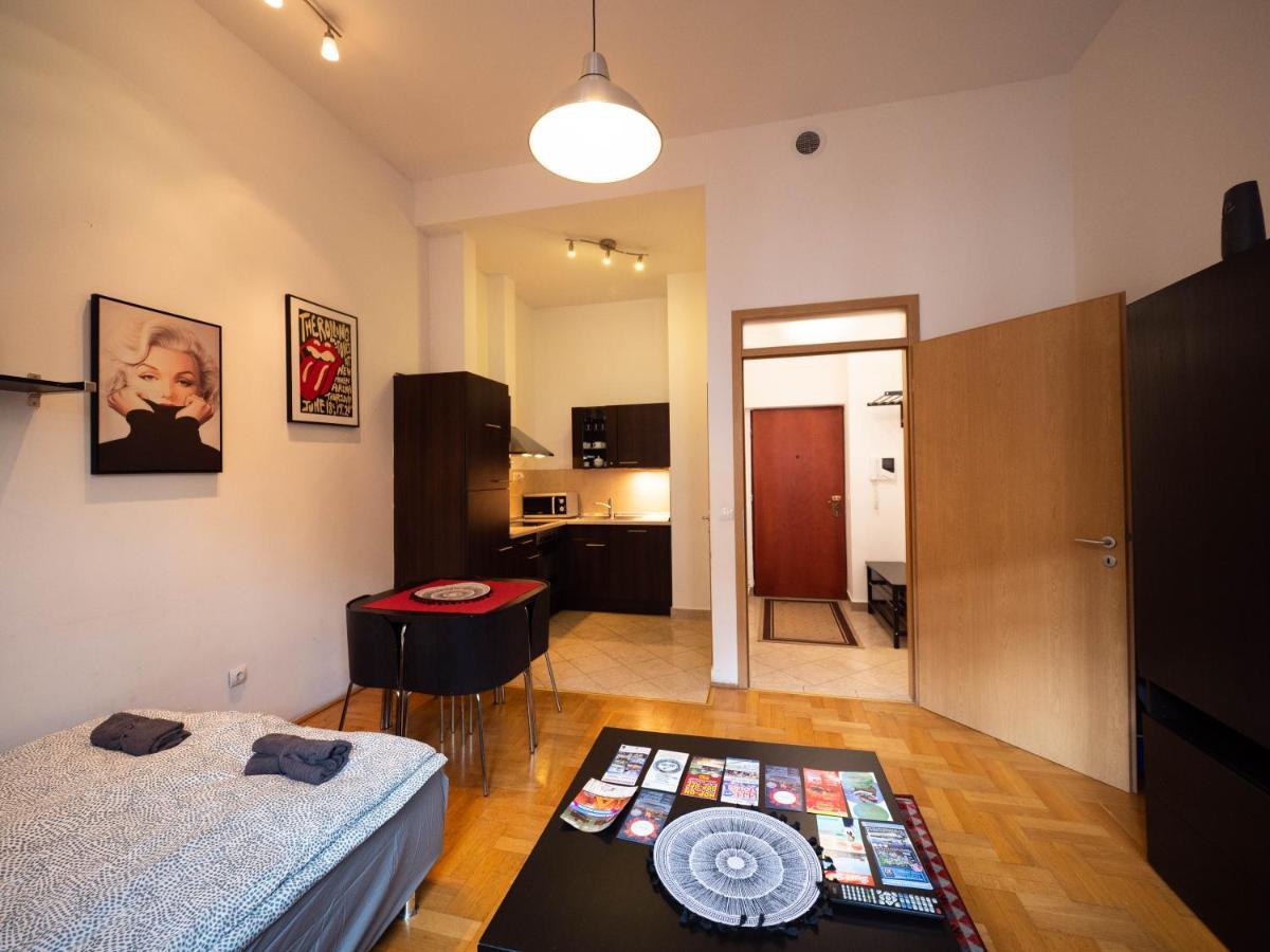 Cozy Central Apt With Garage At Gozsdu Passage Budapest Eksteriør billede